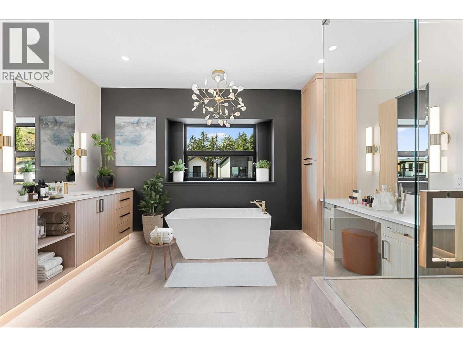  10313 Long Road, Lake Country