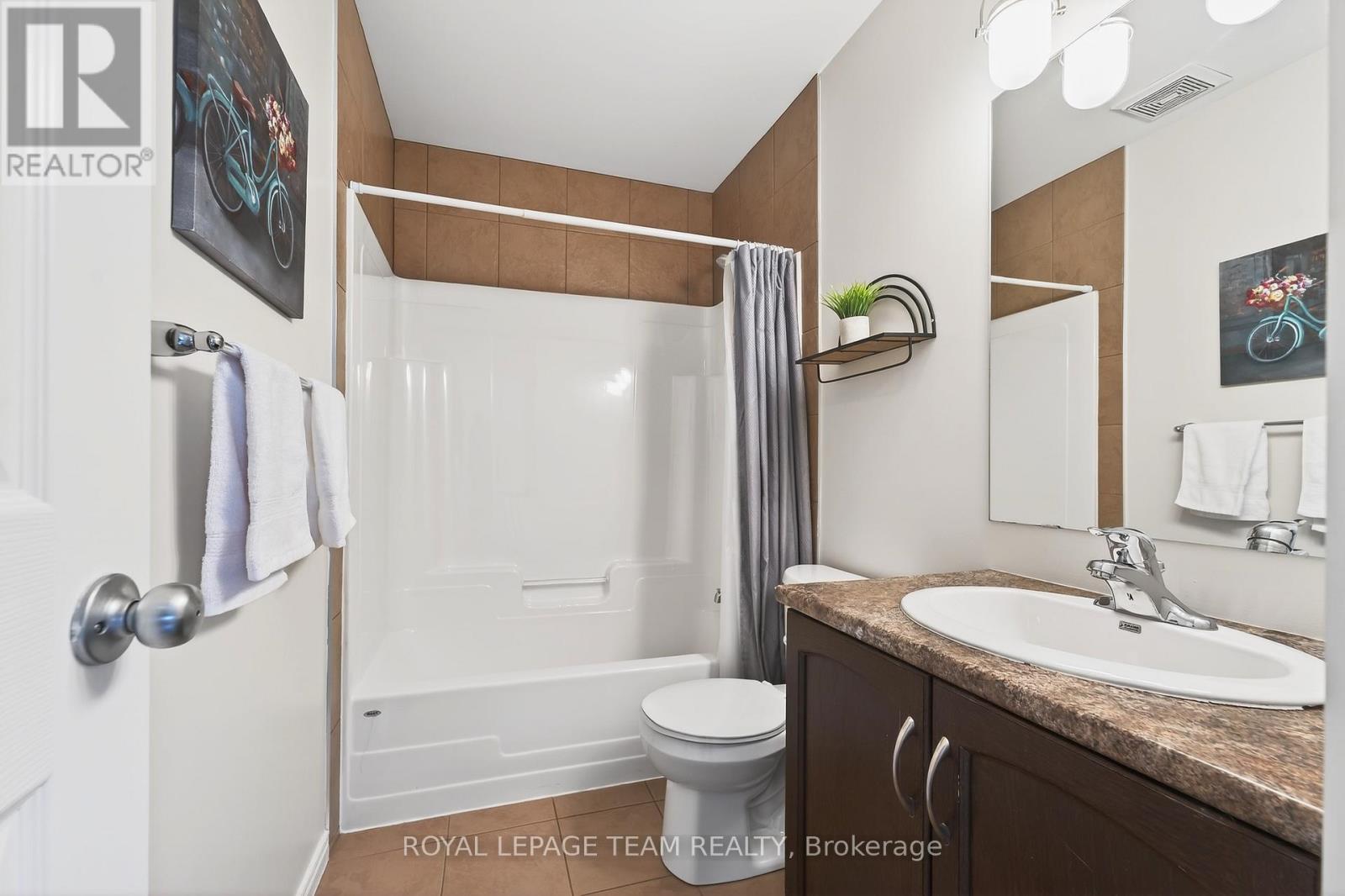 Full main bath