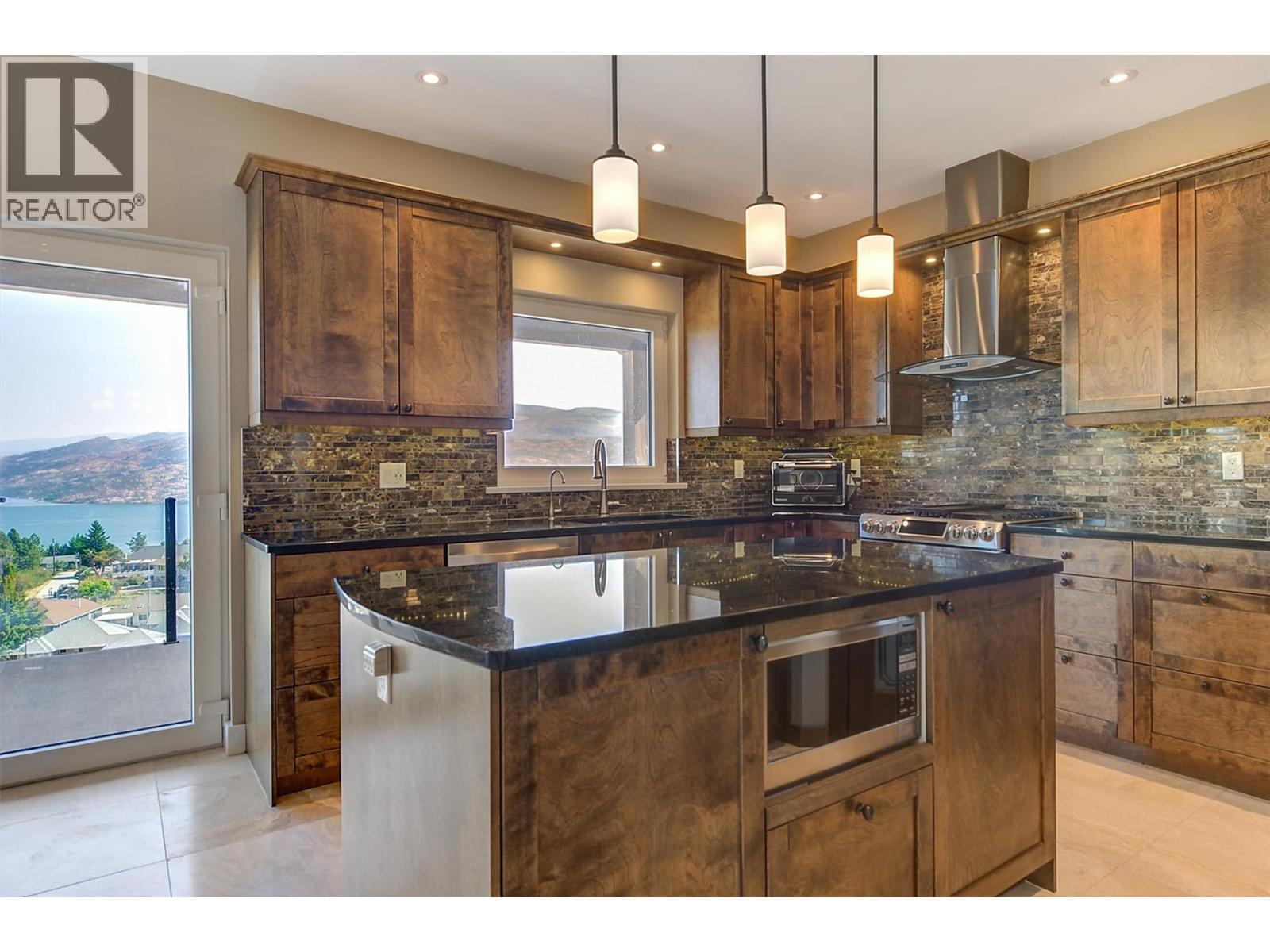 6172 Seymoure Avenue, Peachland