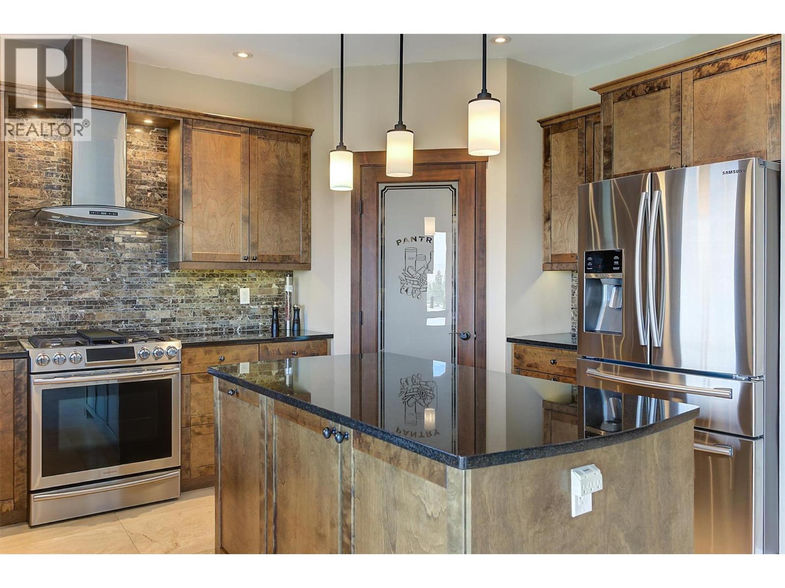 6172 Seymoure Avenue, Peachland