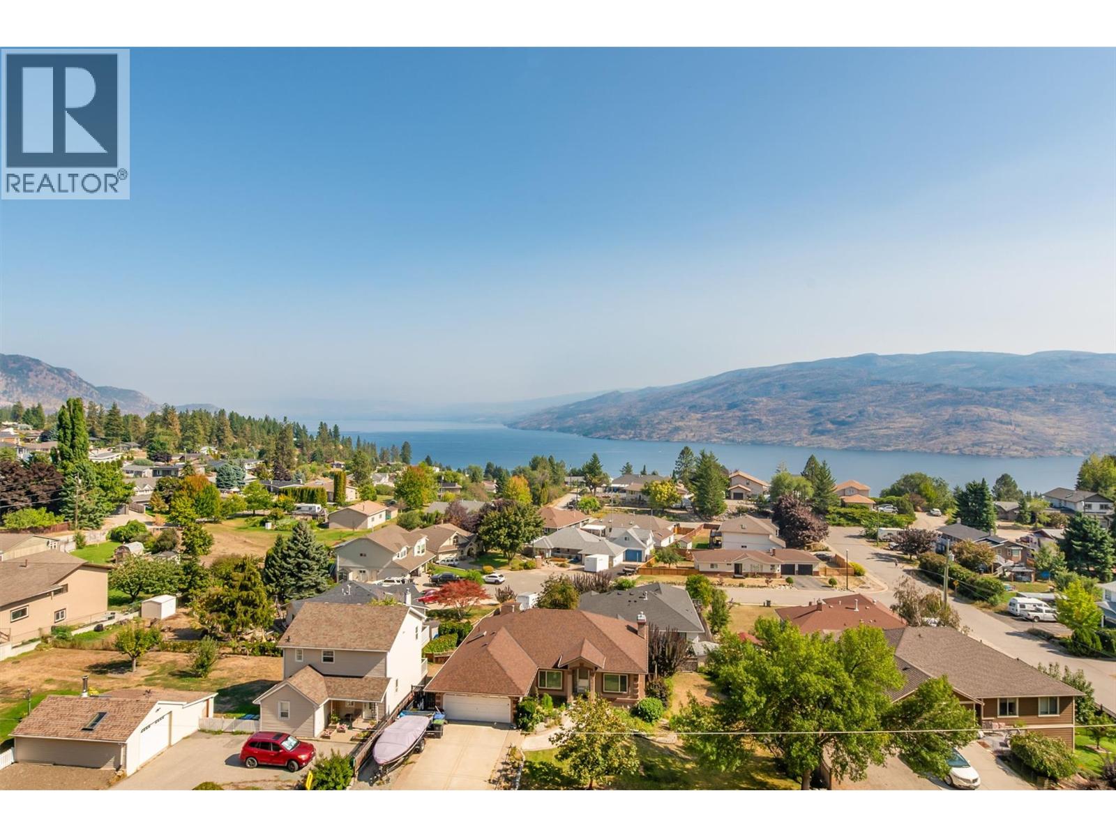 6172 Seymoure Avenue, Peachland