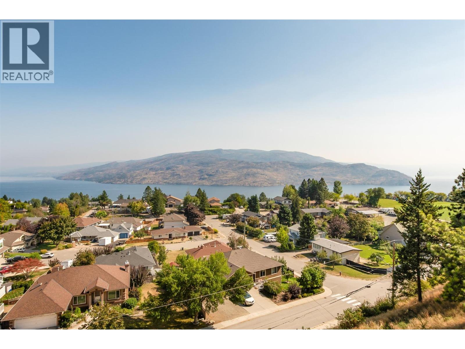 6172 Seymoure Avenue, Peachland