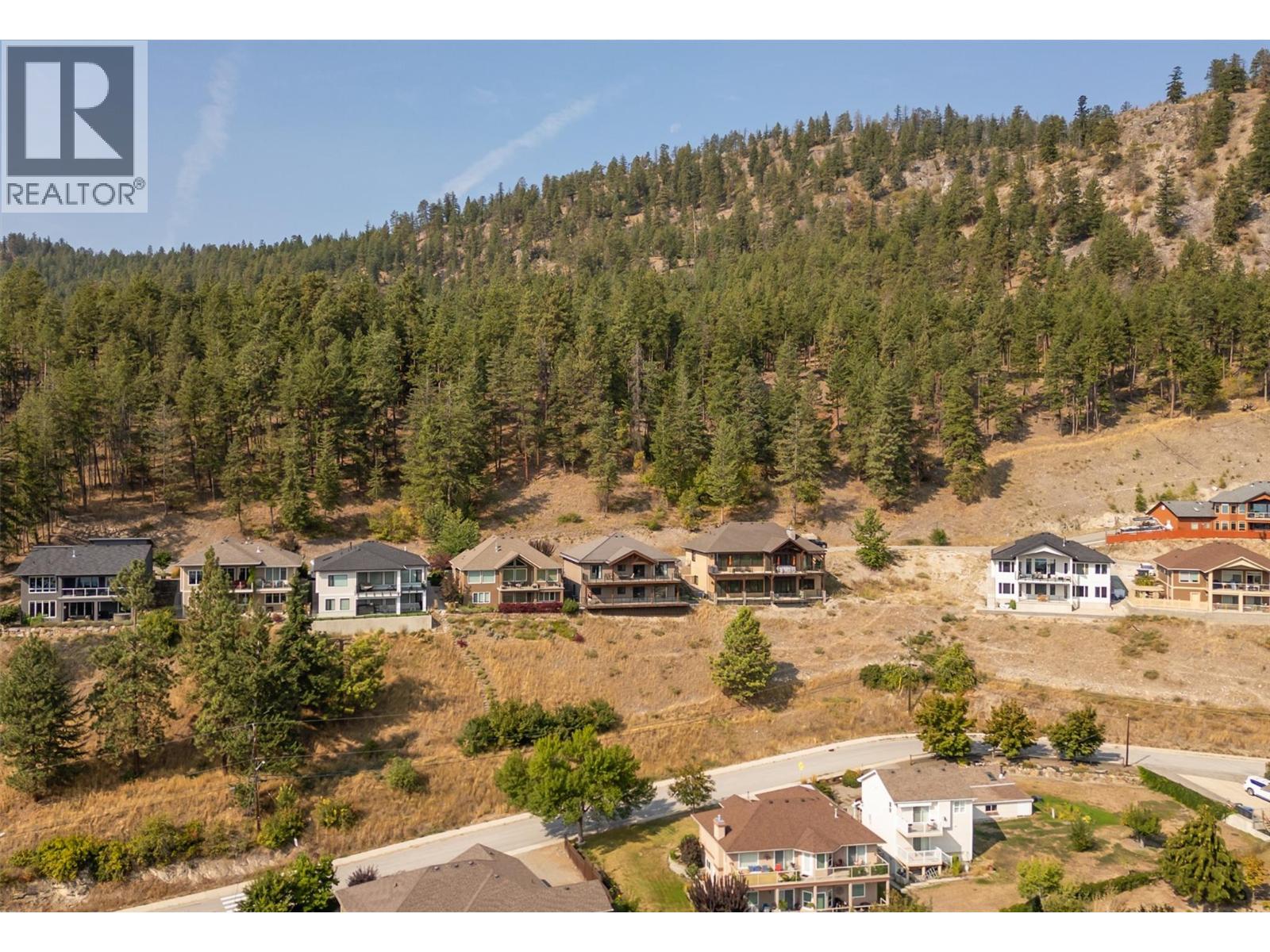 6172 Seymoure Avenue, Peachland