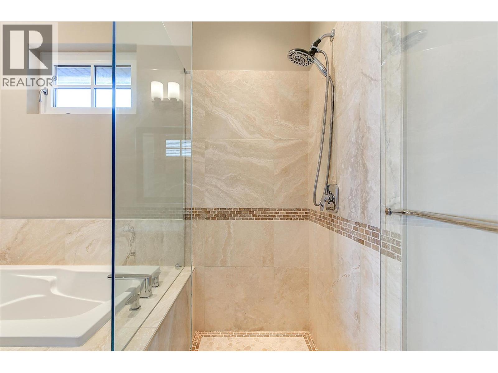 6172 Seymoure Avenue, Peachland