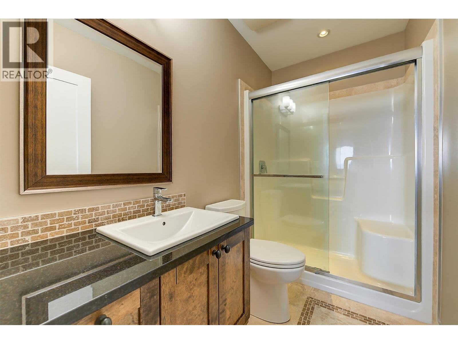 6172 Seymoure Avenue, Peachland