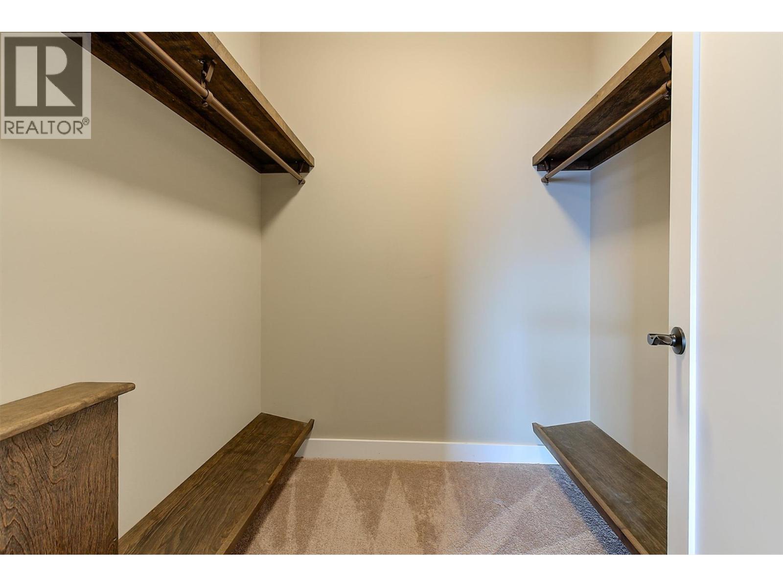 6172 Seymoure Avenue, Peachland