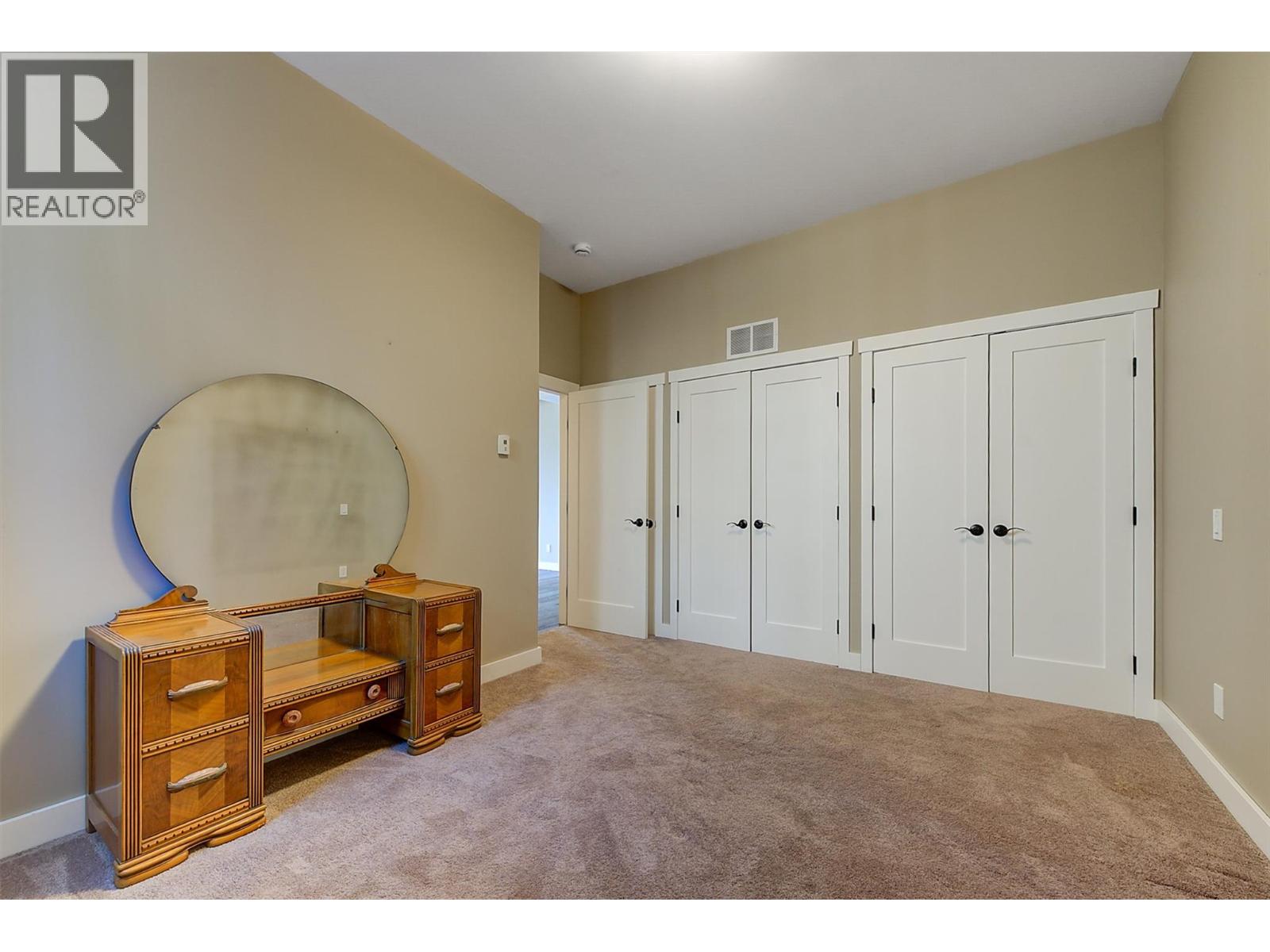 6172 Seymoure Avenue, Peachland