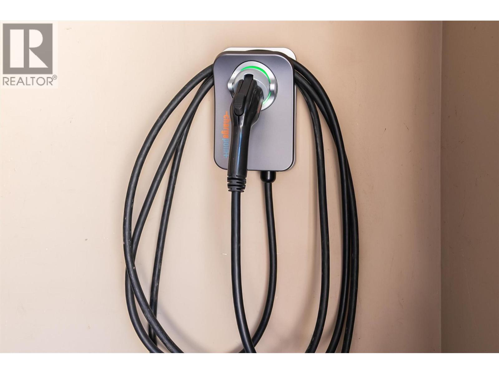 6172 Seymoure Avenue, Peachland