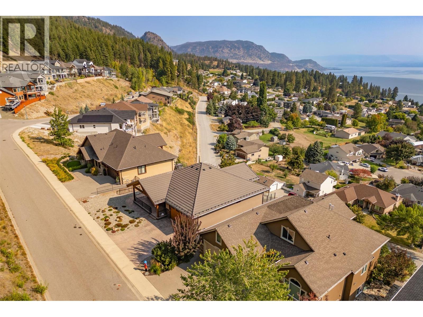 6172 Seymoure Avenue, Peachland