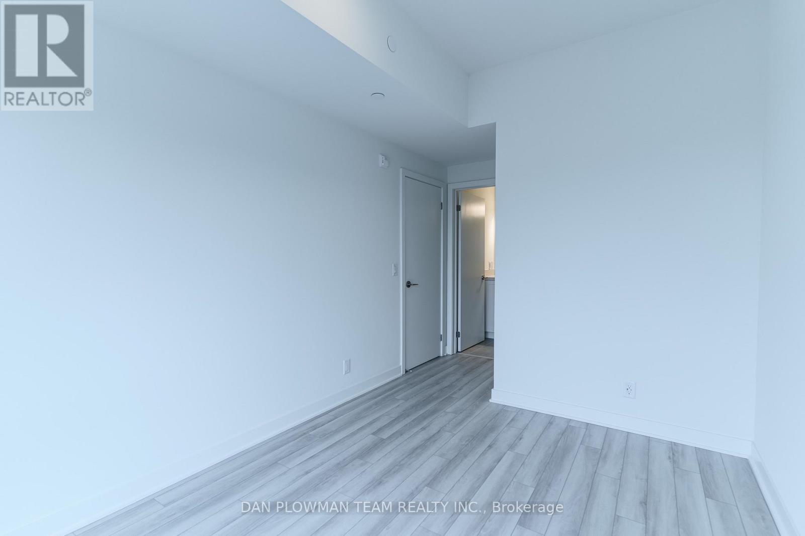 #223 51 CLARINGTON BOULEVARD - 14