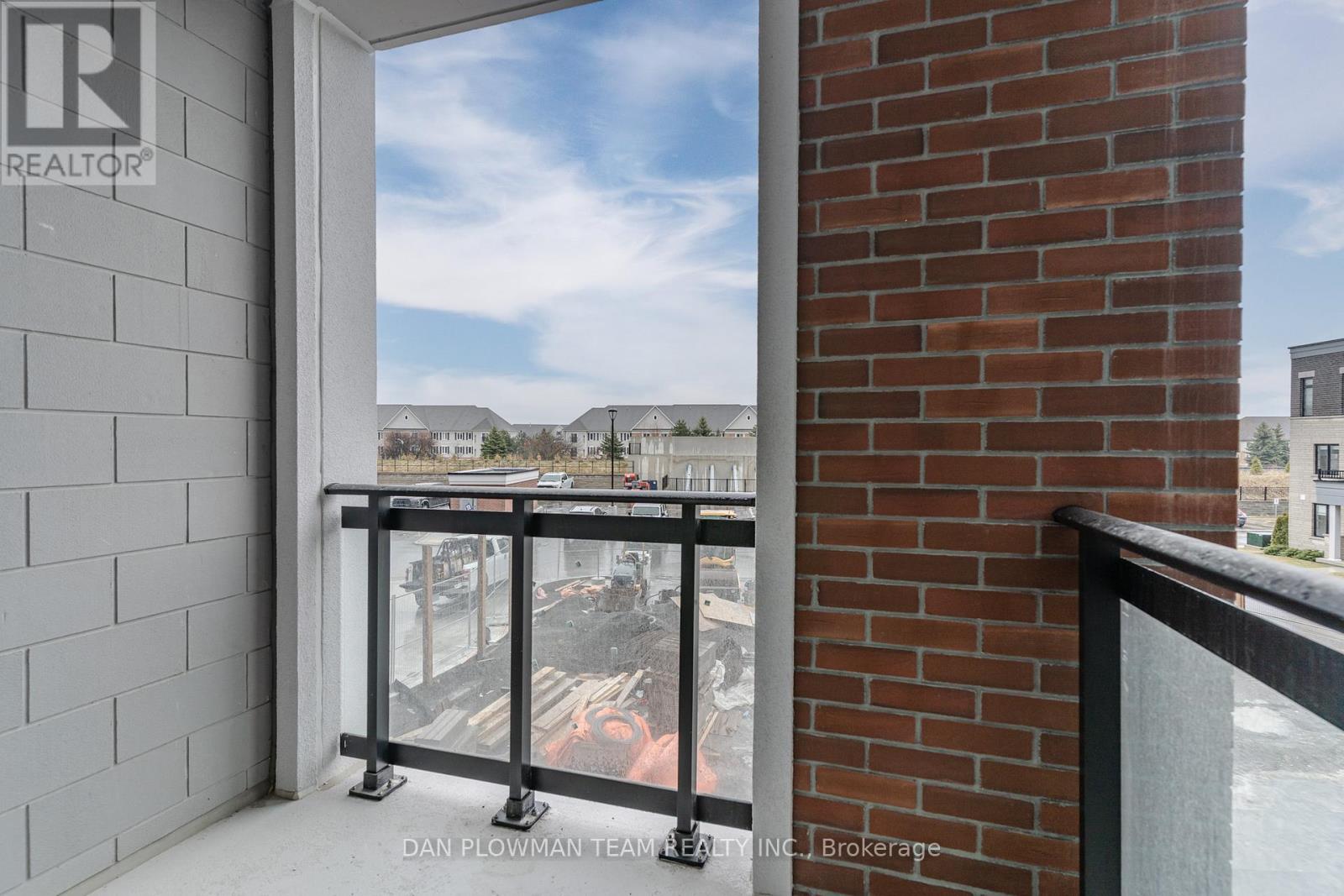 #223 51 CLARINGTON BOULEVARD - 23
