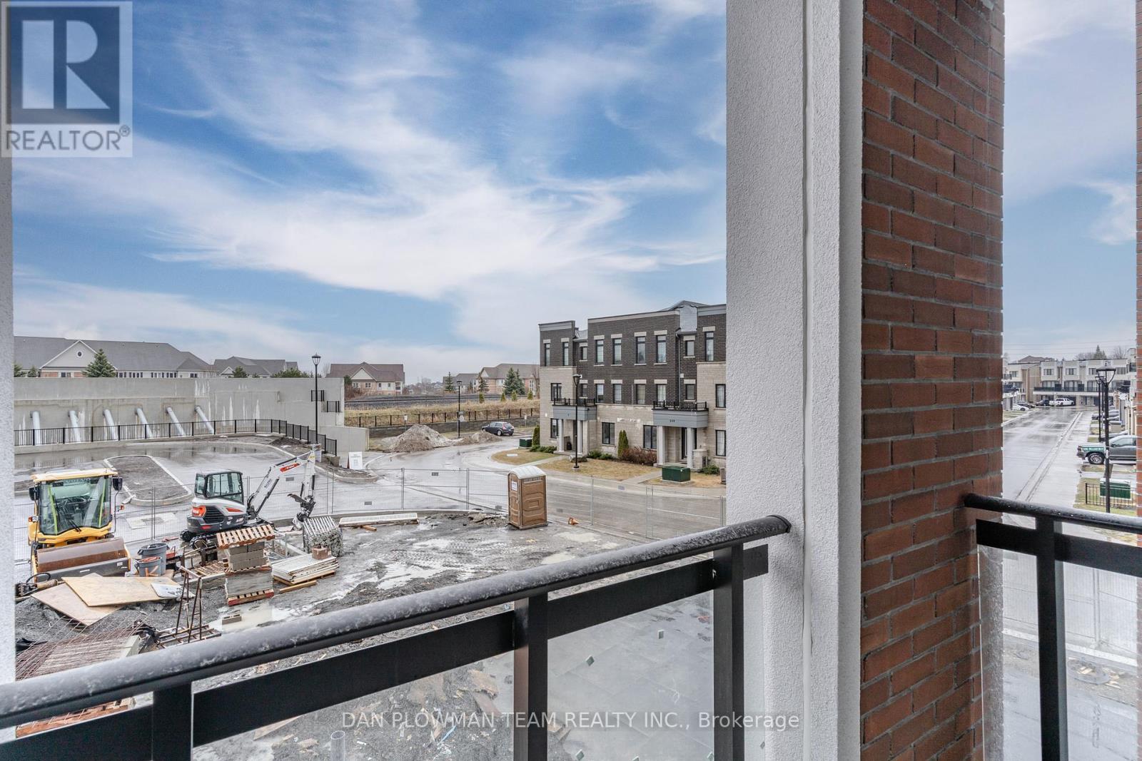 #223 51 CLARINGTON BOULEVARD - 24