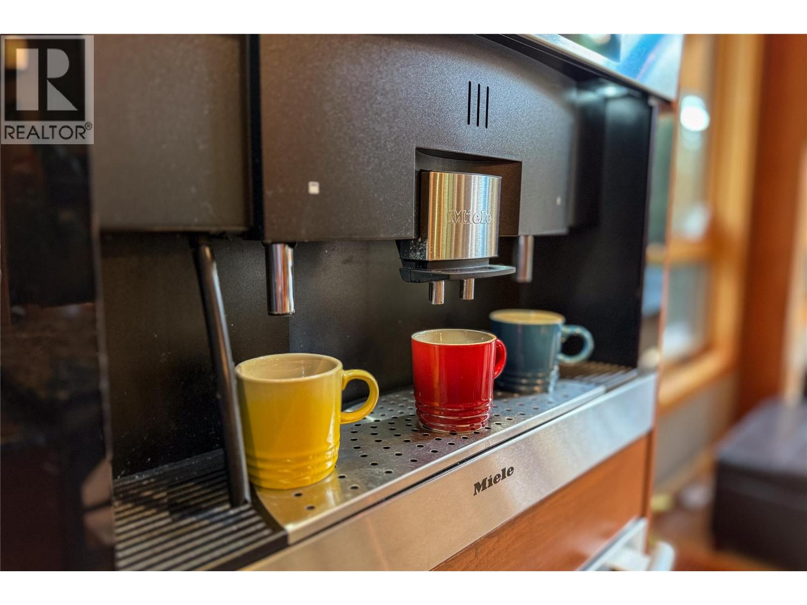 2480 Golden Donald Upper Road, Golden