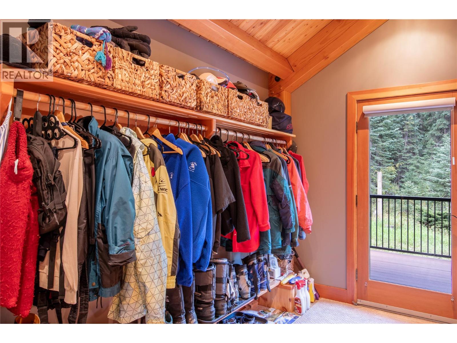 2480 Golden Donald Upper Road, Golden