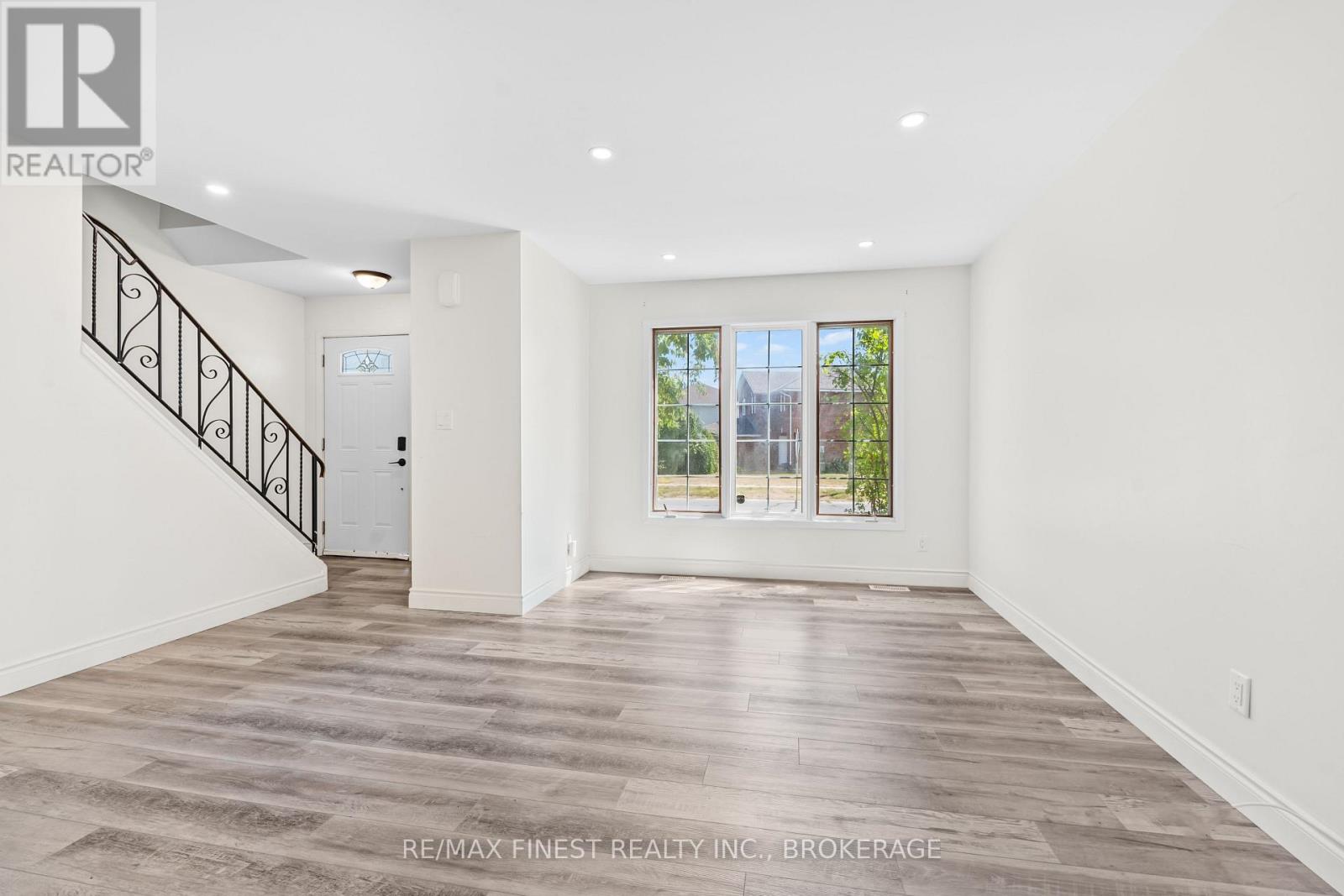 347 KINGSDALE AVENUE - 8