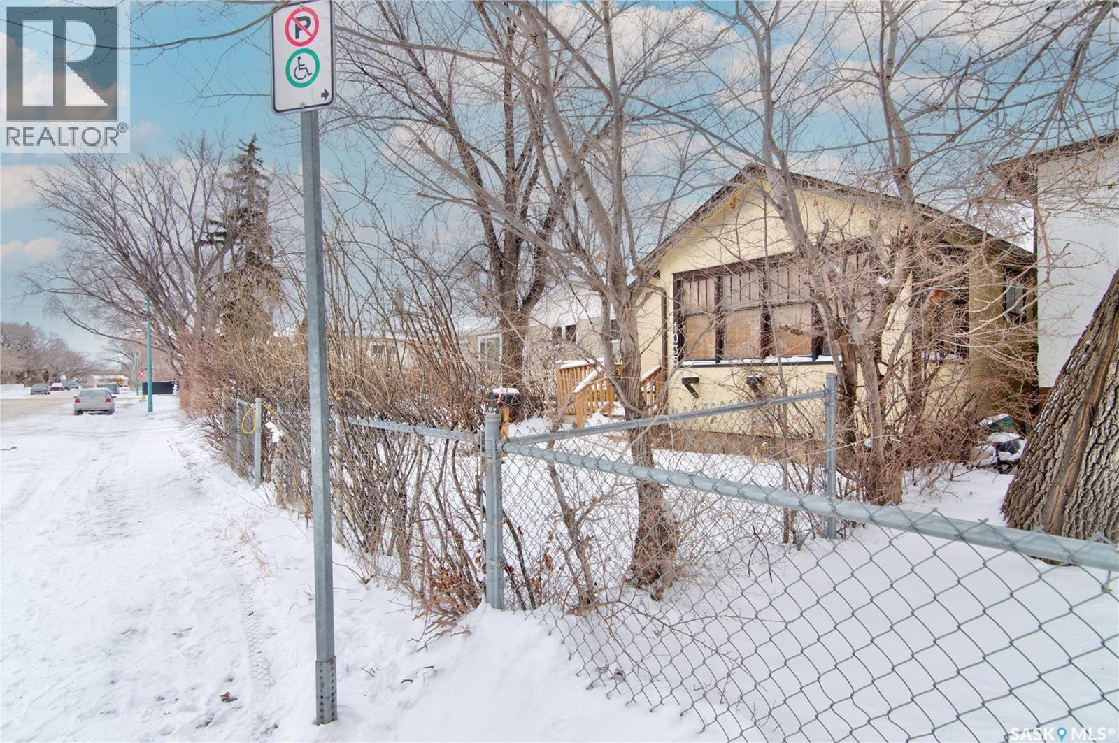 1035 WALLACE STREET - 3