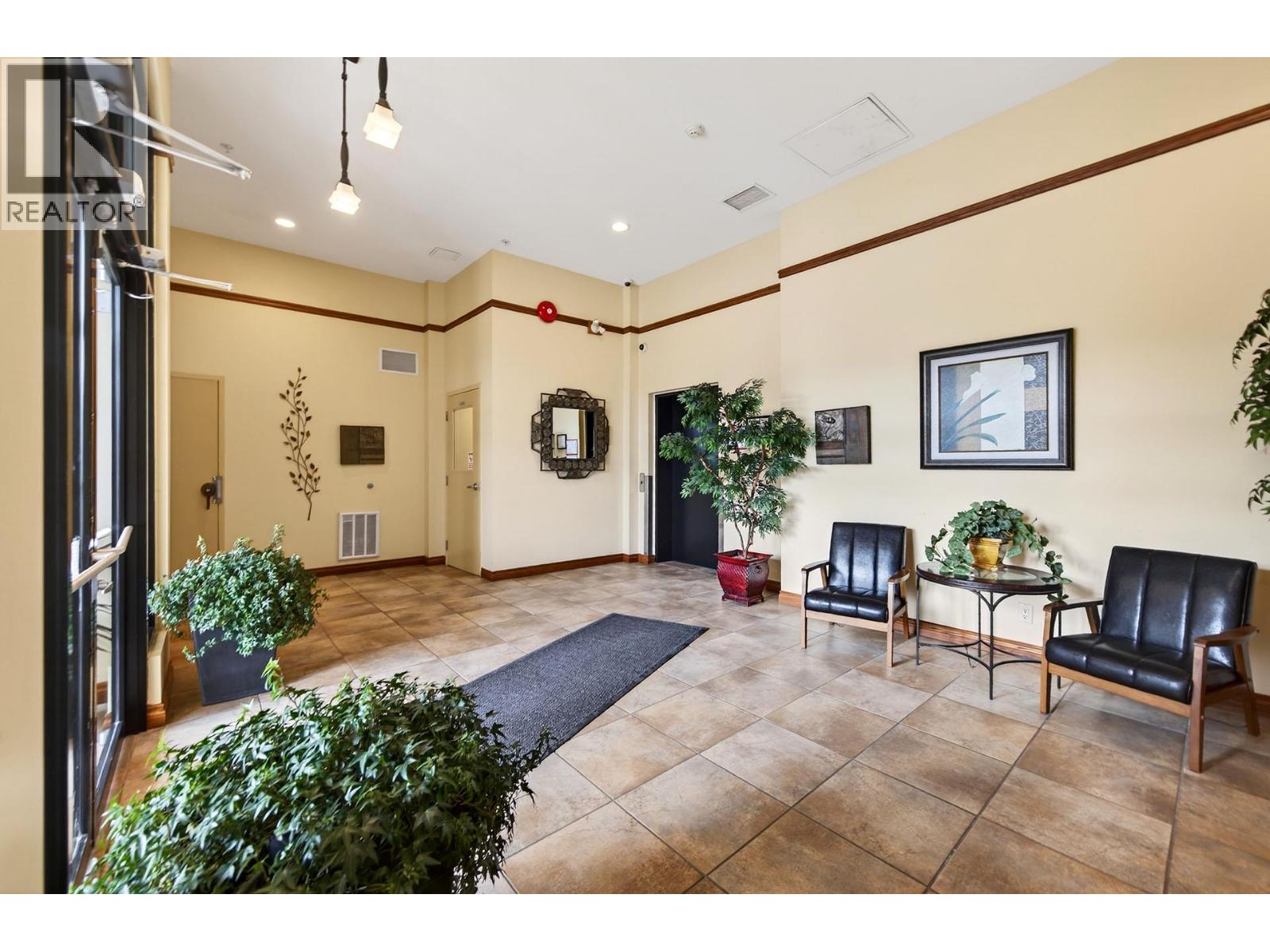 1390 Hillside Drive Unit# #302, Kamloops