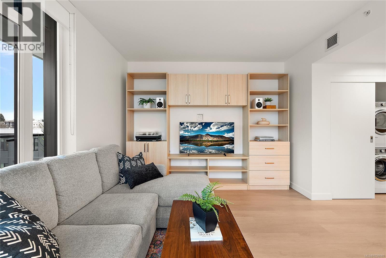 702 1100 Yates St, Victoria