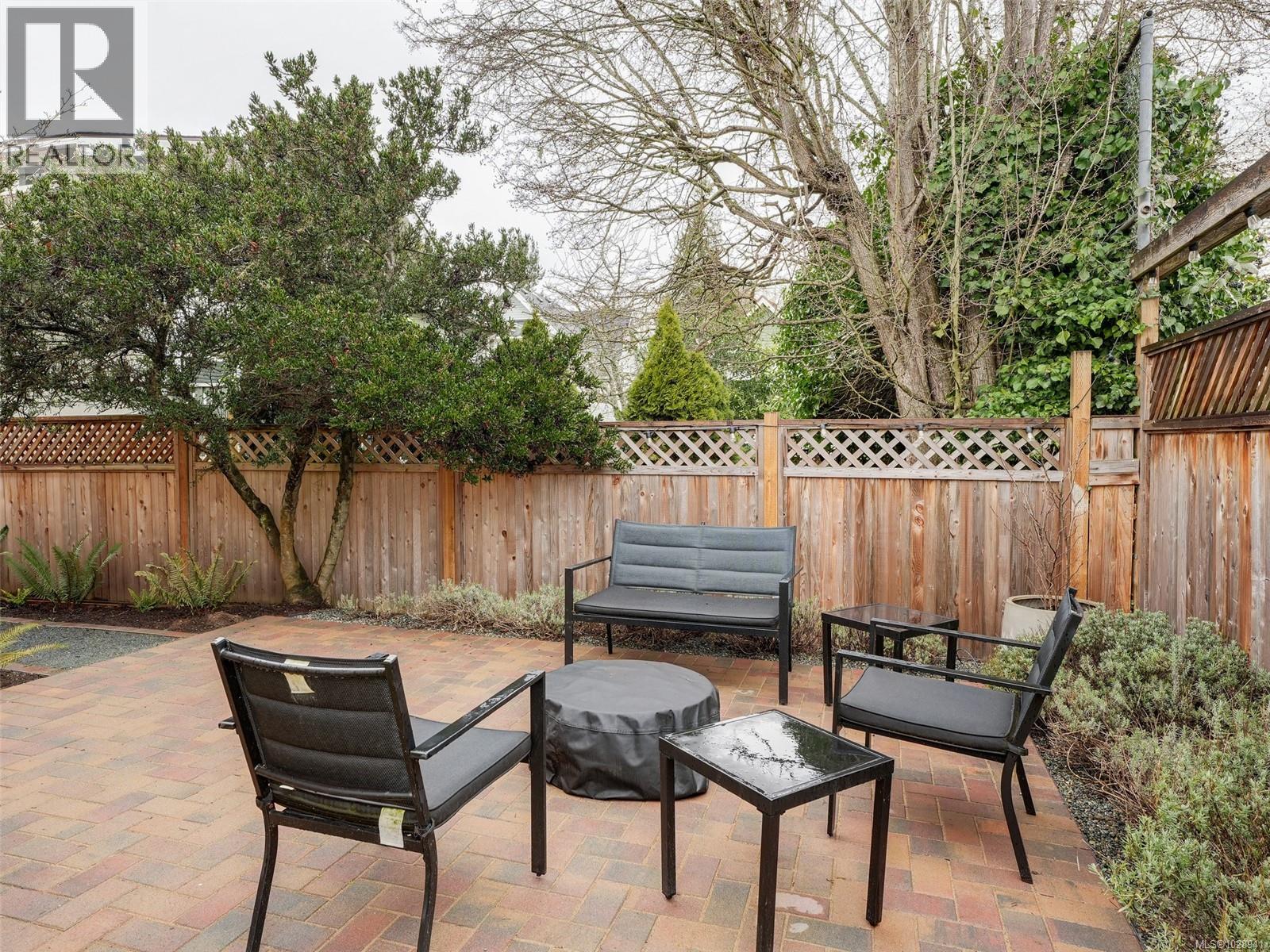 435 Richmond Ave, Victoria