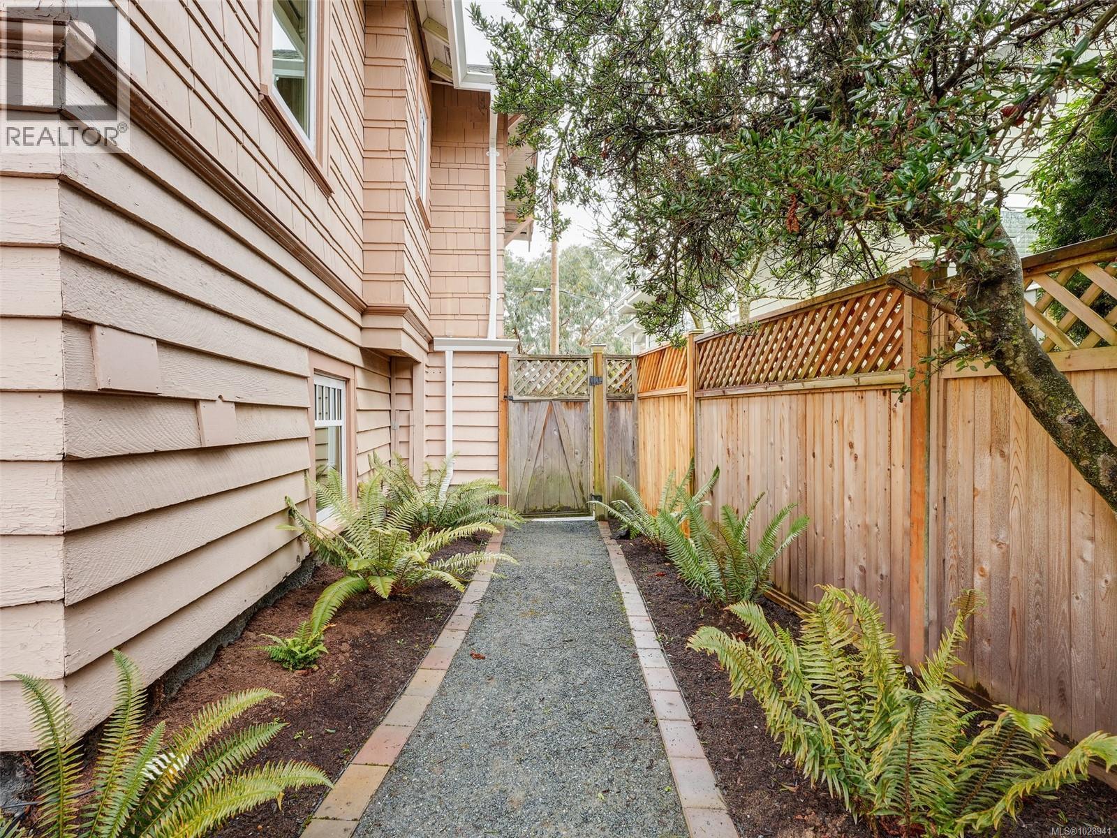 435 Richmond Ave, Victoria