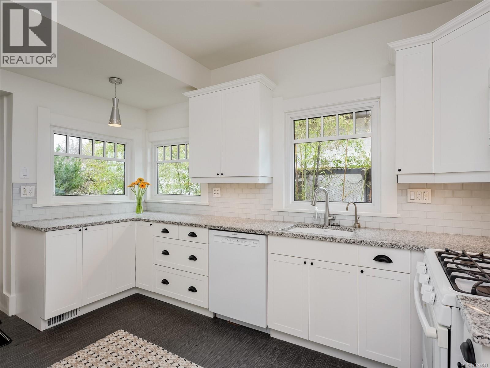 435 Richmond Ave, Victoria