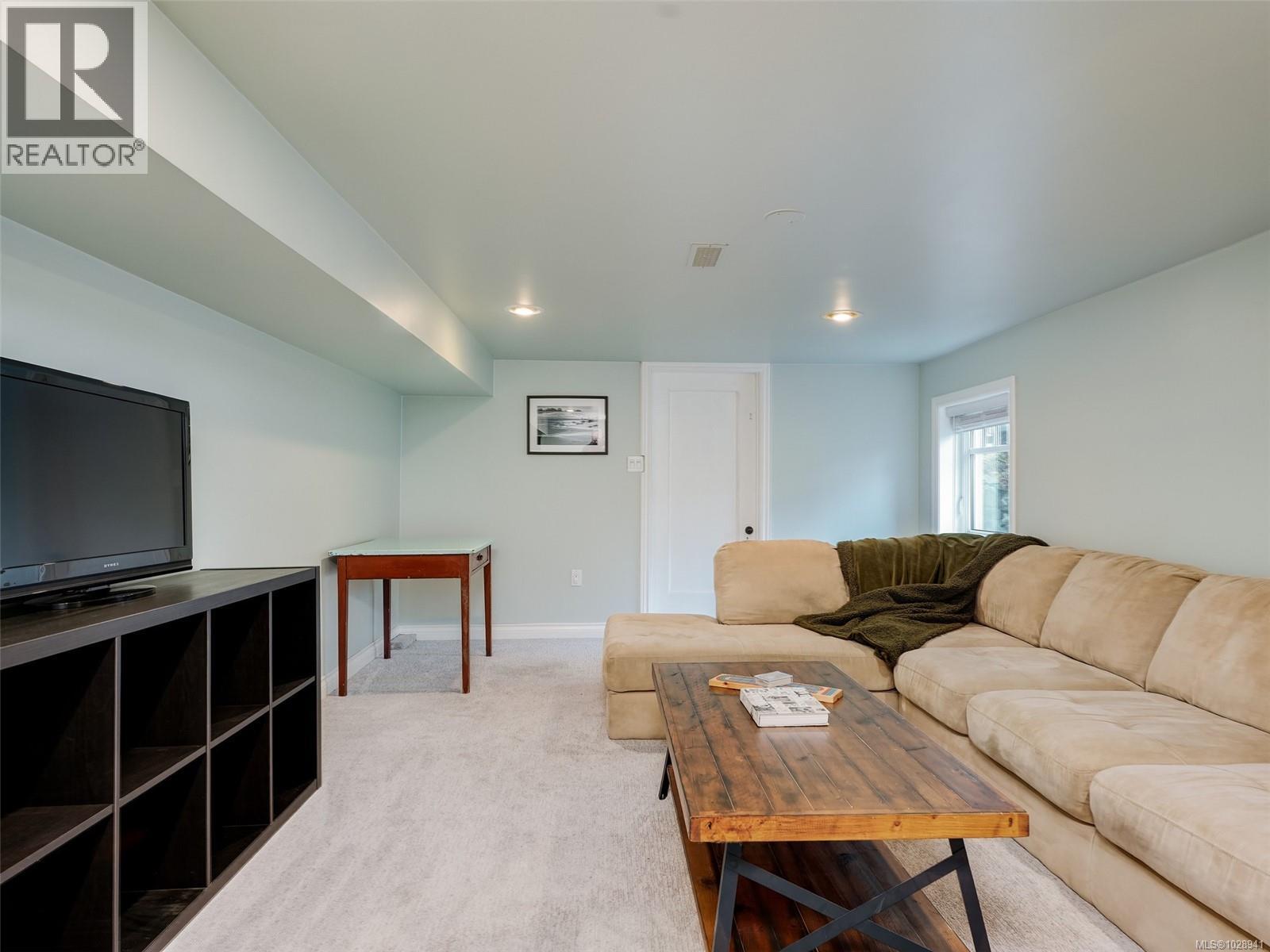 435 Richmond Ave, Victoria