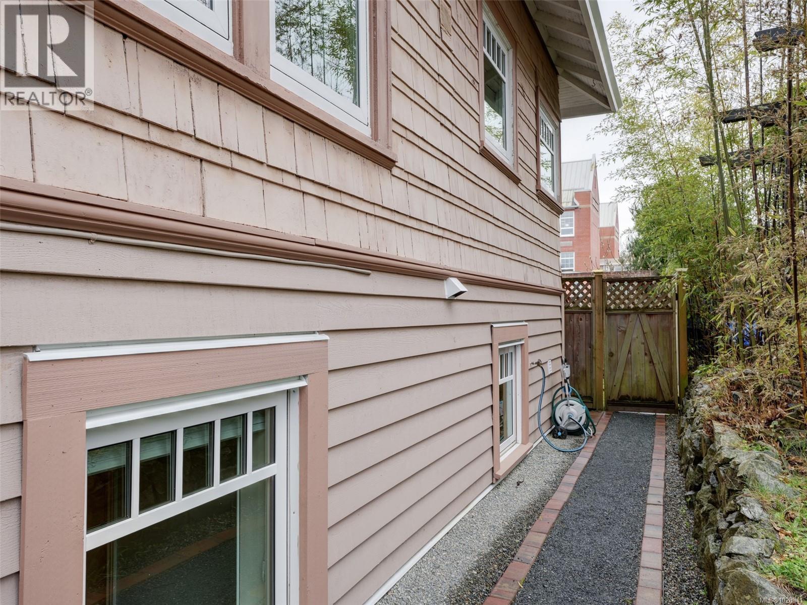 435 Richmond Ave, Victoria