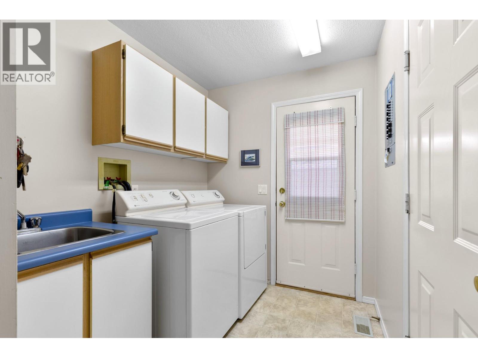  390 McTavish Crescent, Kelowna