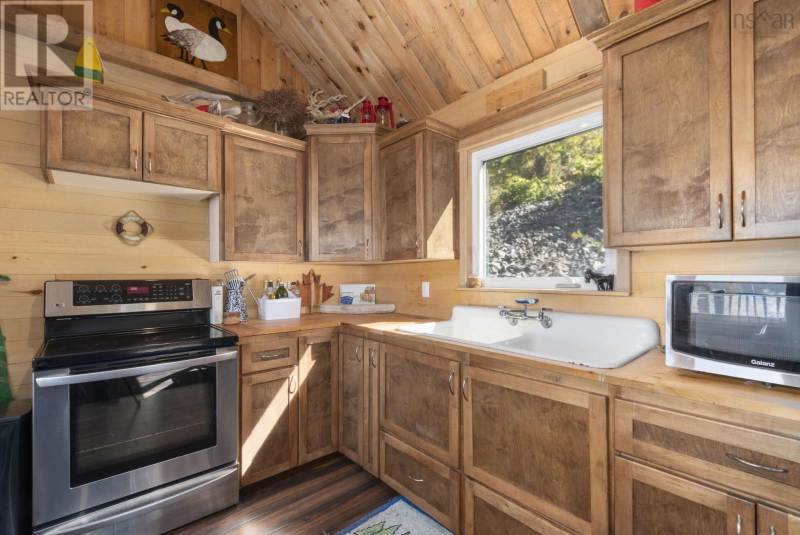 Property 16 of 51 of 54 Cove Road