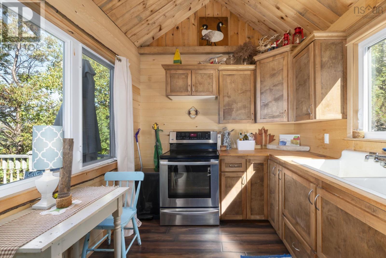 Property 17 of 51 of 54 Cove Road