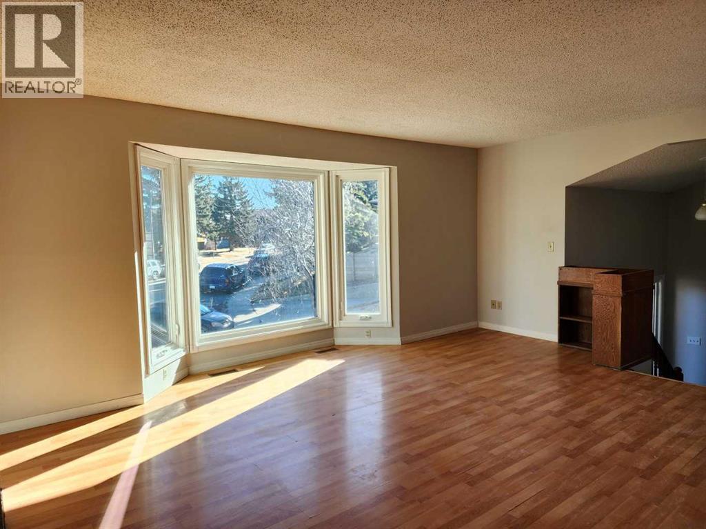 Single Family House Bi-level for Sale in  Bermondsey Court NW Beddington Heights Calgary 