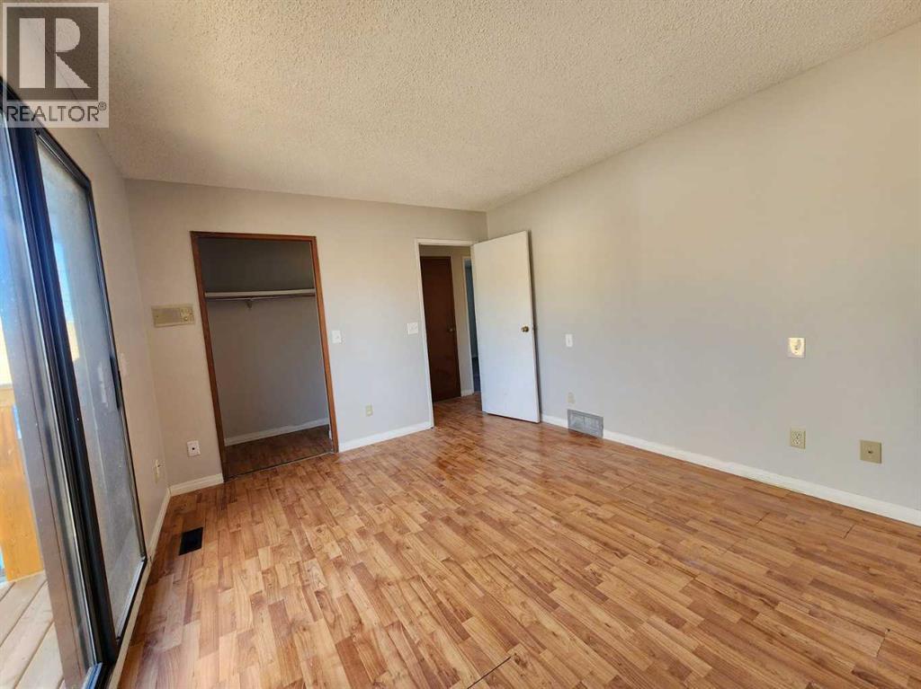 Single Family House Bi-level for Sale in  Bermondsey Court NW Beddington Heights Calgary 