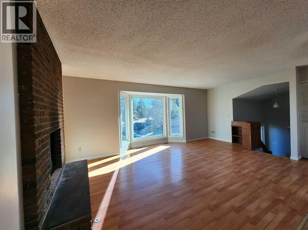 Single Family House Bi-level for Sale in  Bermondsey Court NW Beddington Heights Calgary 
