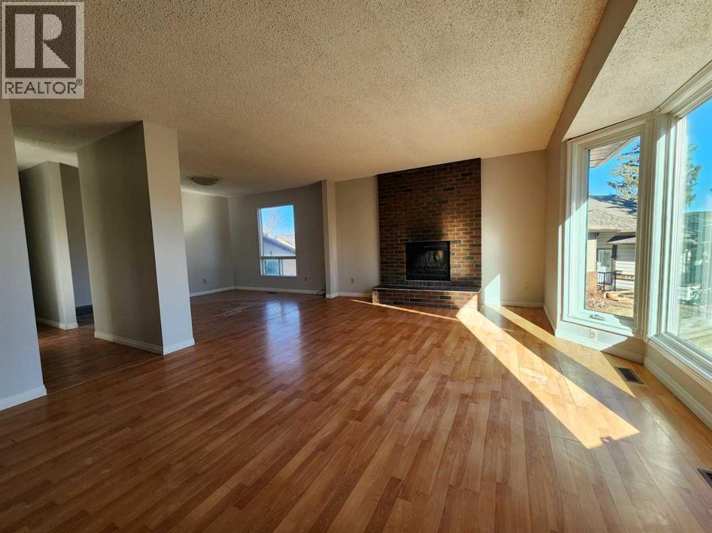 Single Family House Bi-level for Sale in  Bermondsey Court NW Beddington Heights Calgary 