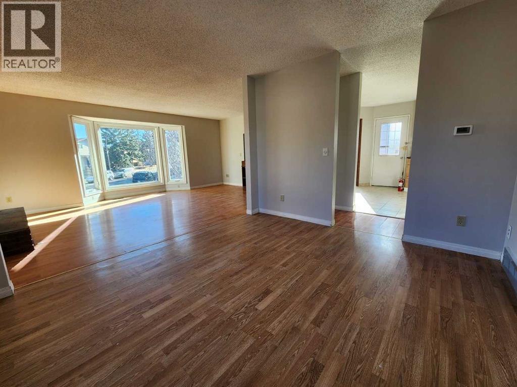 Single Family House Bi-level for Sale in  Bermondsey Court NW Beddington Heights Calgary 