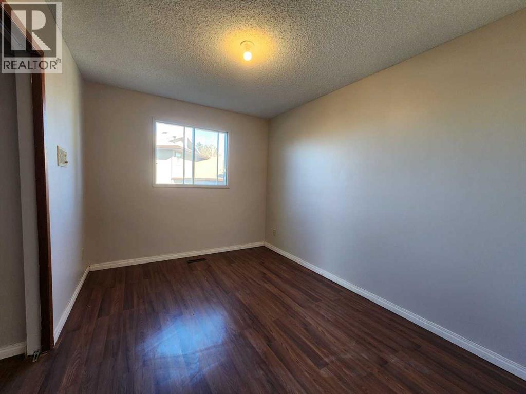 Single Family House Bi-level for Sale in  Bermondsey Court NW Beddington Heights Calgary 