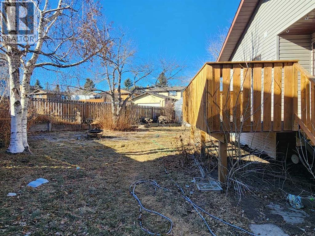 Single Family House Bi-level for Sale in  Bermondsey Court NW Beddington Heights Calgary 