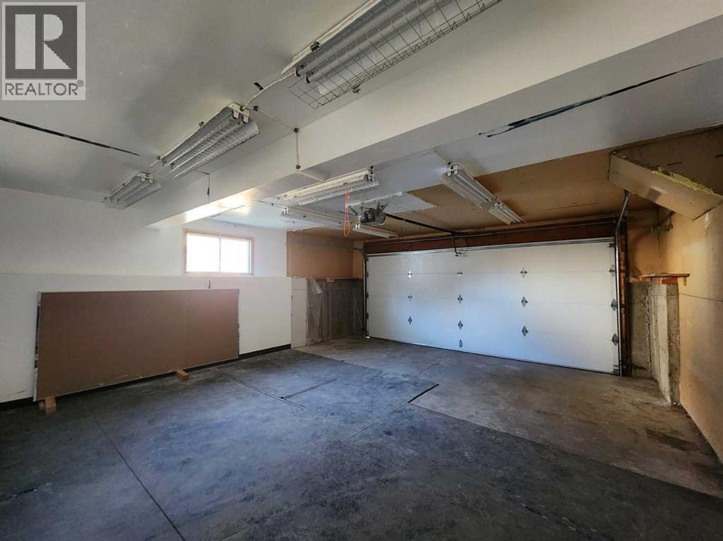 Single Family House Bi-level for Sale in  Bermondsey Court NW Beddington Heights Calgary 