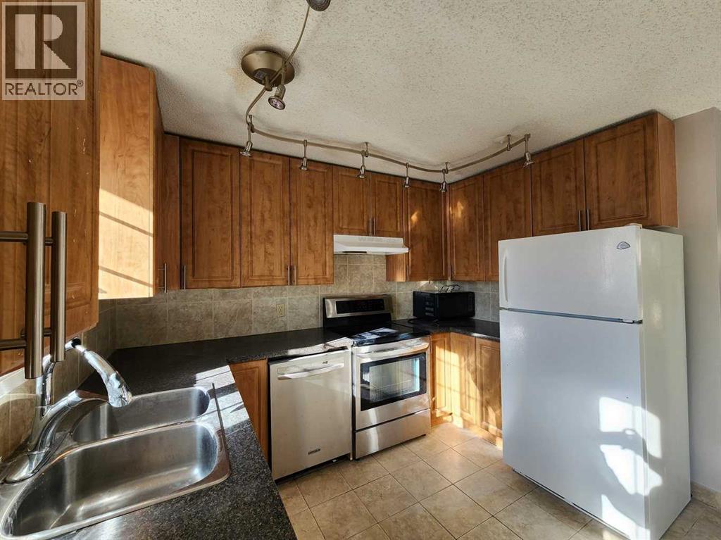 Single Family House Bi-level for Sale in  Bermondsey Court NW Beddington Heights Calgary 