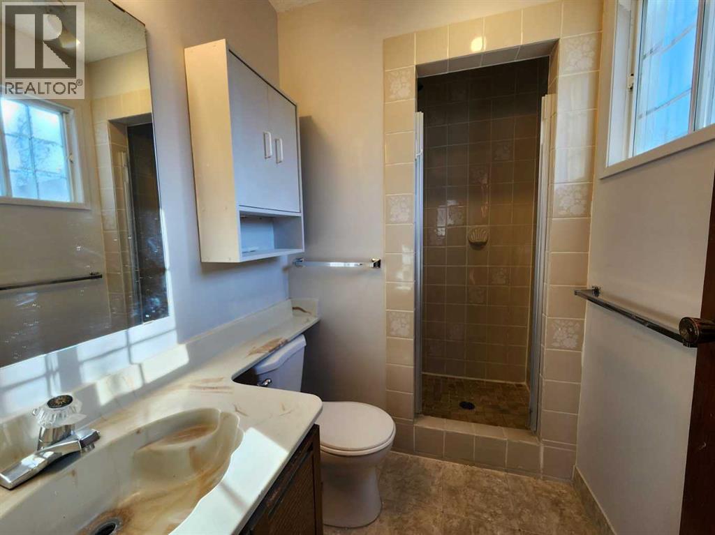 Single Family House Bi-level for Sale in  Bermondsey Court NW Beddington Heights Calgary 