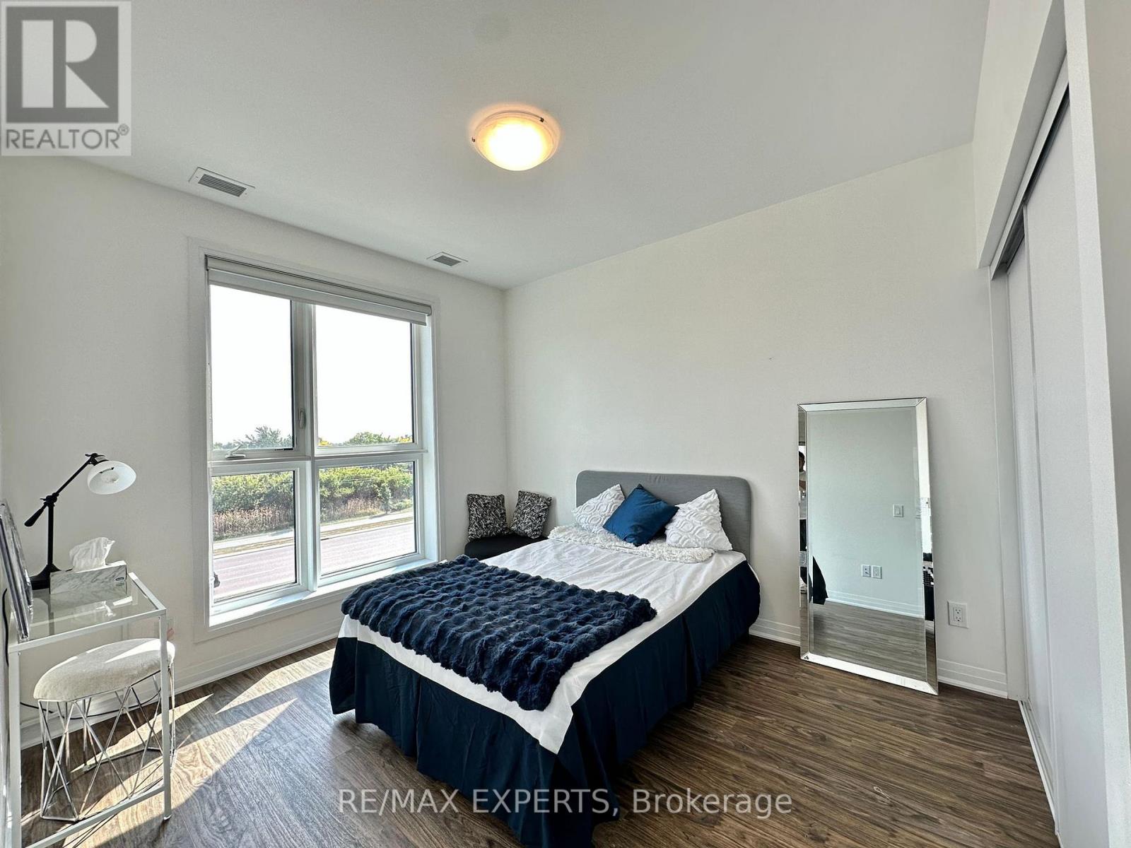 #206 95 DUNDAS STREET W - 21