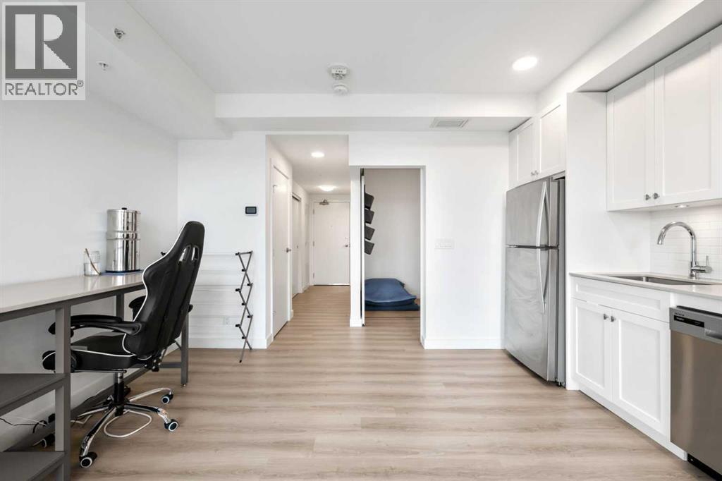 Single Family House for Sale in    Street NE Crescent Heights Calgary 