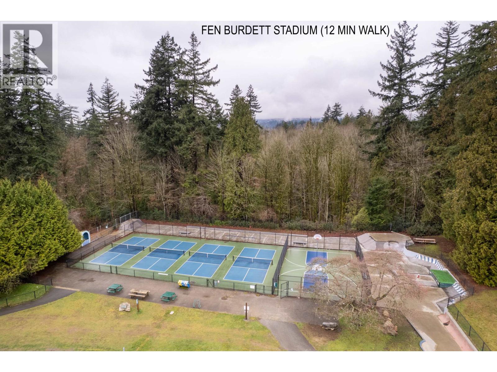 518 W 23RD STREET, North Vancouver