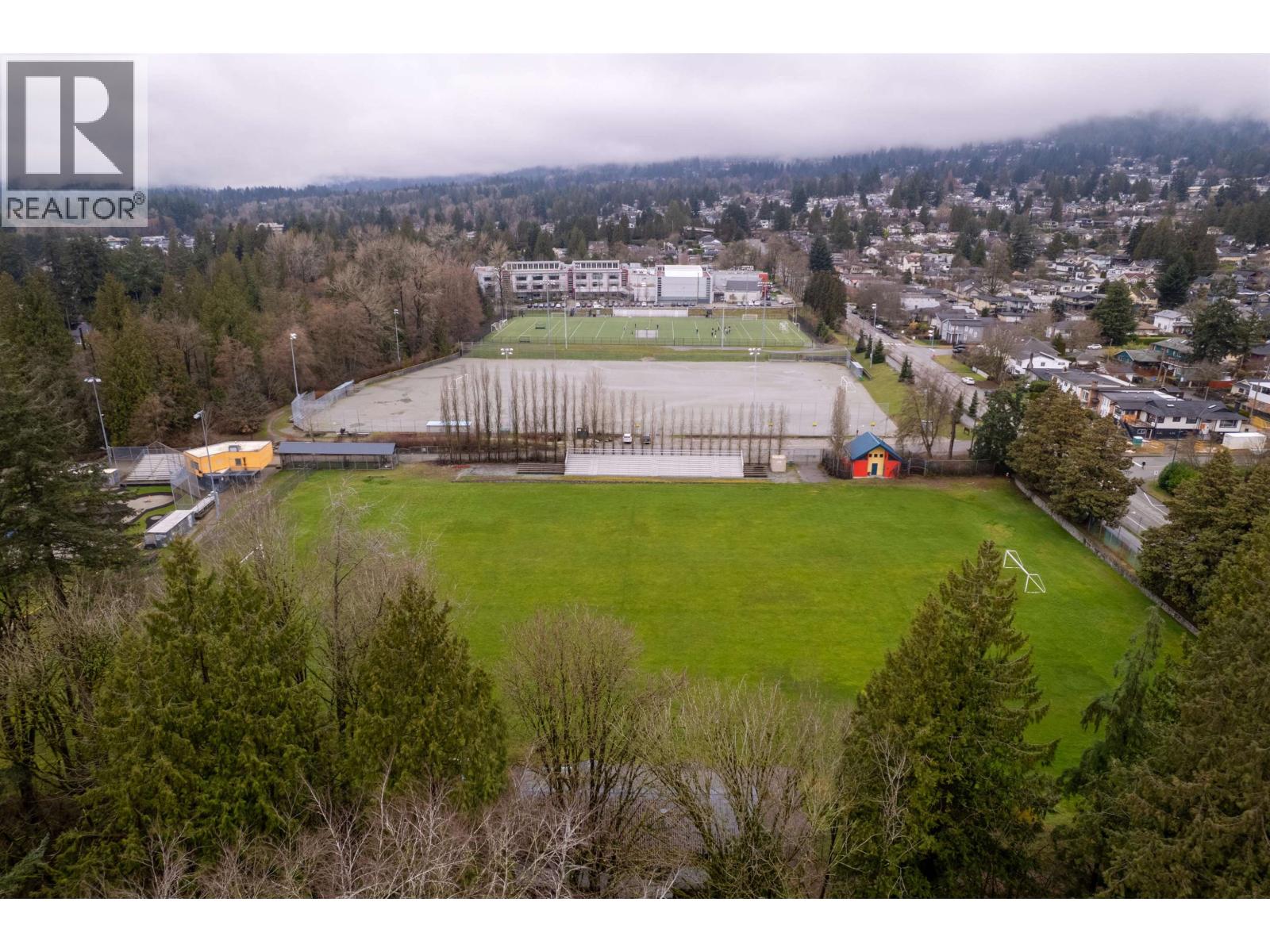 518 W 23RD STREET, North Vancouver