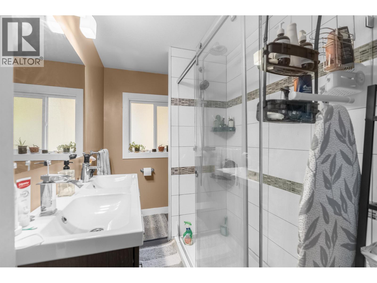 518 W 23RD STREET, North Vancouver