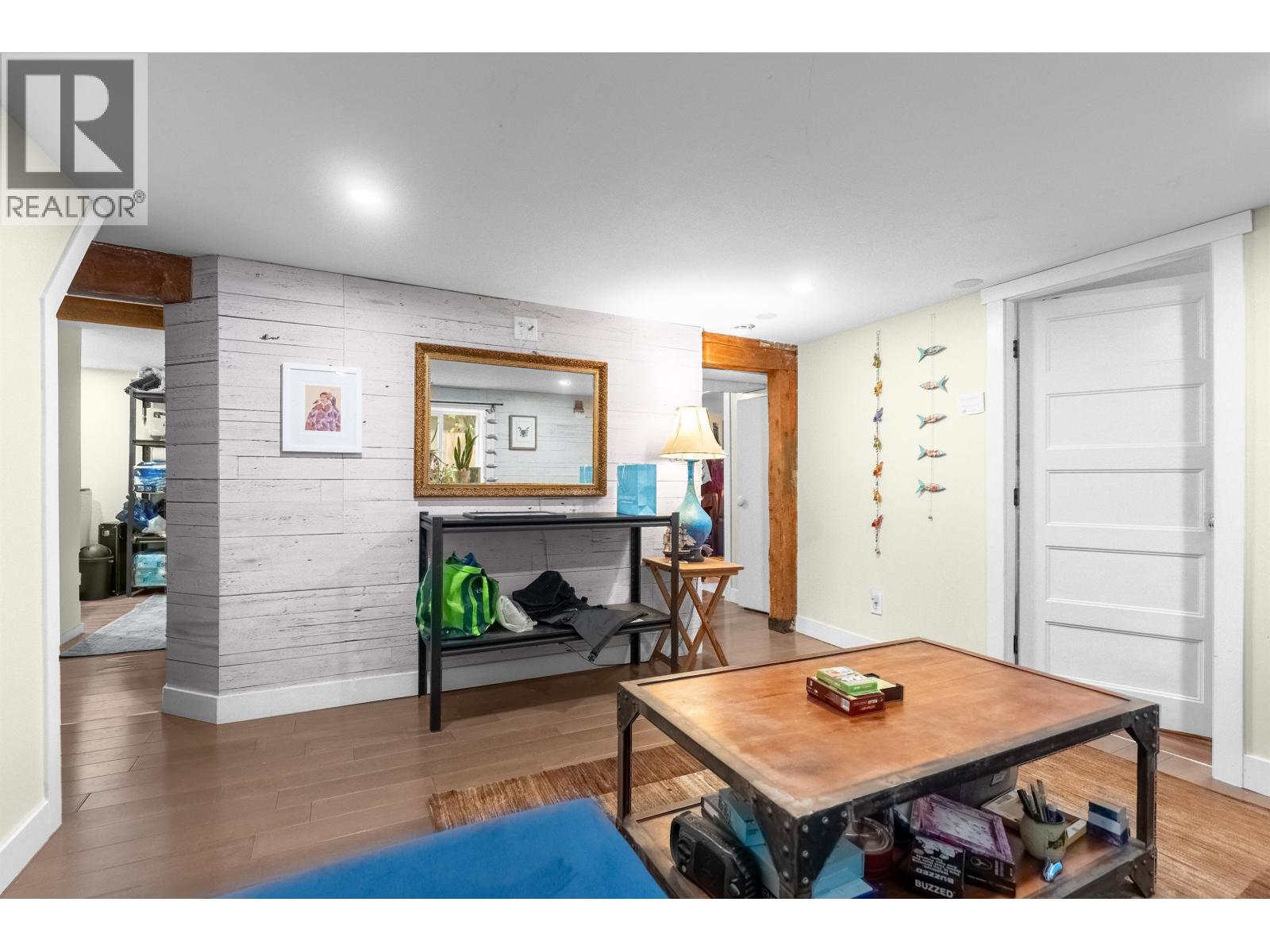 518 W 23RD STREET, North Vancouver