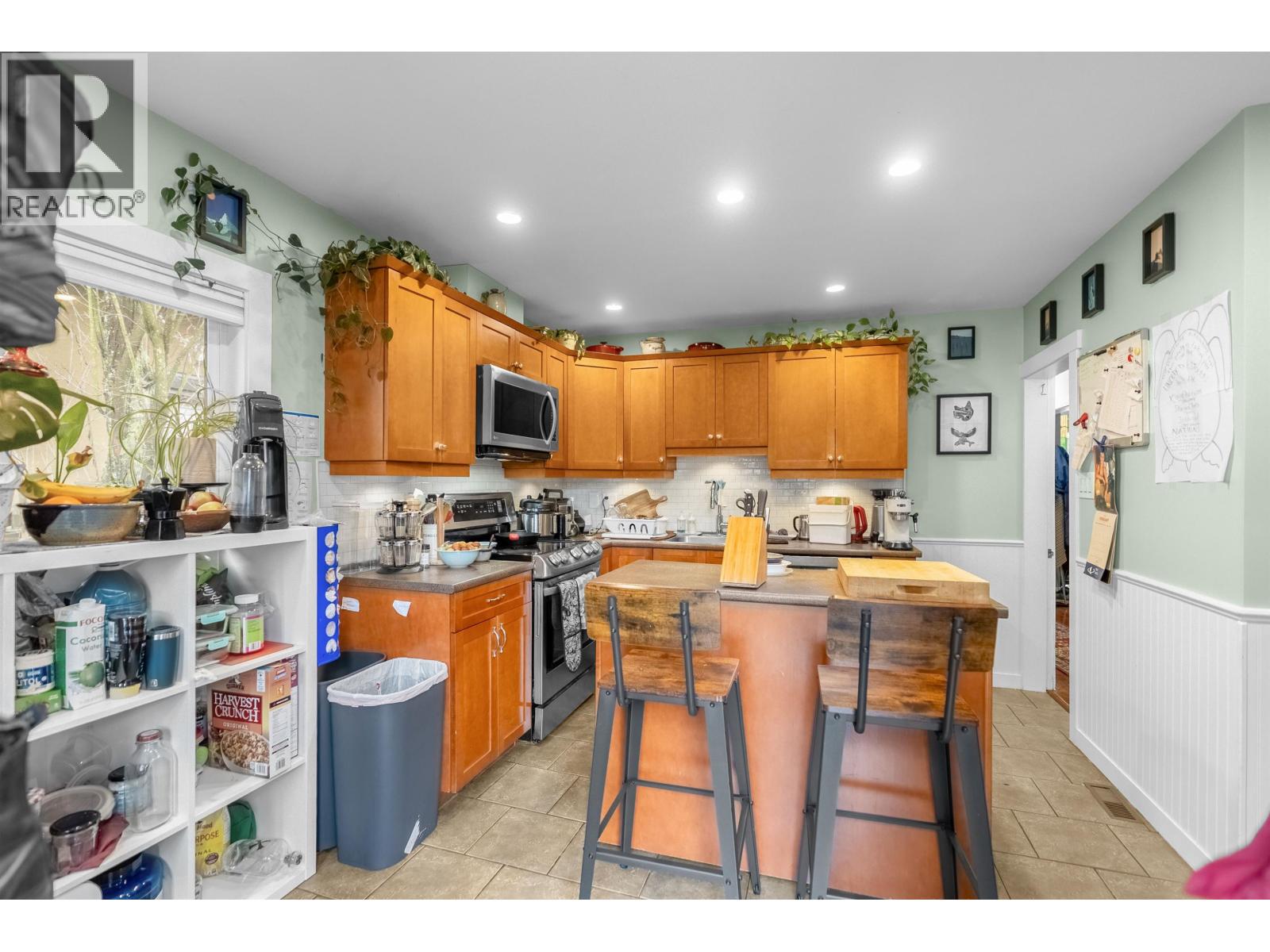 518 W 23RD STREET, North Vancouver