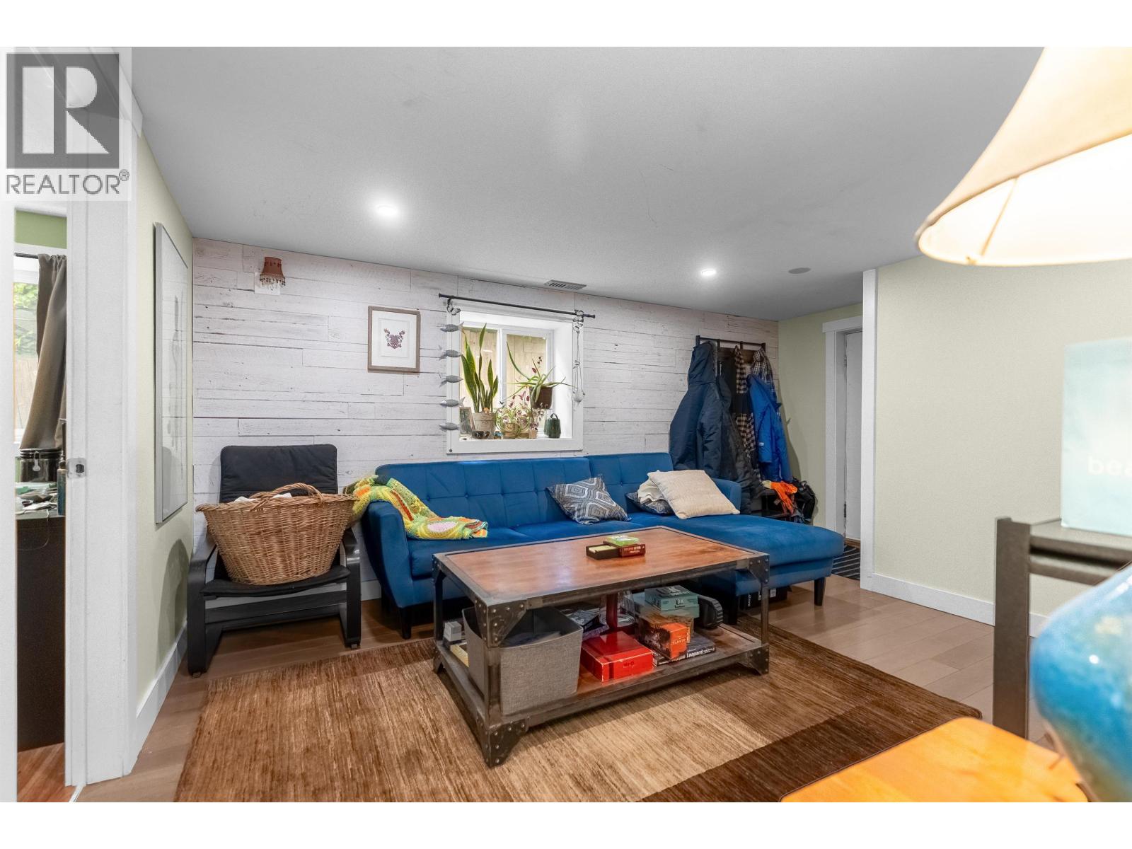 518 W 23RD STREET, North Vancouver