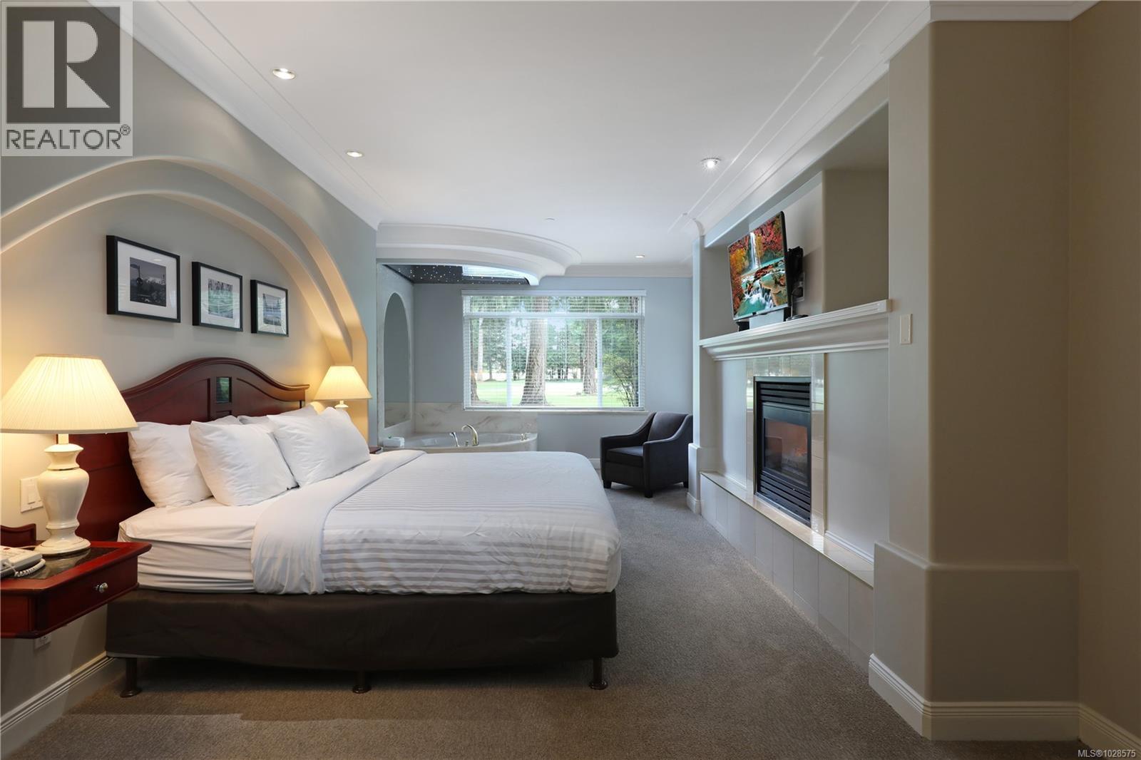 #602/601B 366 CLUBHOUSE DR - 11