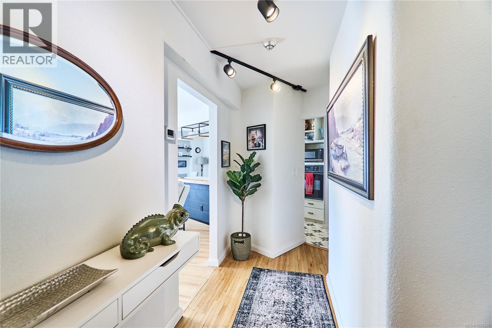 #204 375 NEWCASTLE AVE - 12